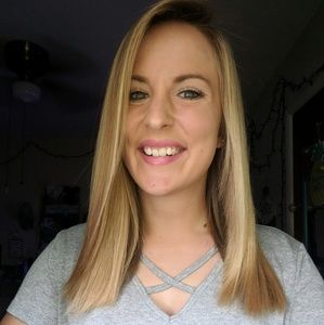 Meet your Posher, Lorin